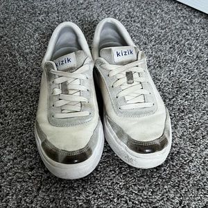 Kizik Prague Bone; Size 8